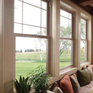 https://valuewindows.ca/wp-content/uploads/2018/09/Hung-Windows-1-1-1-320x320.jpg