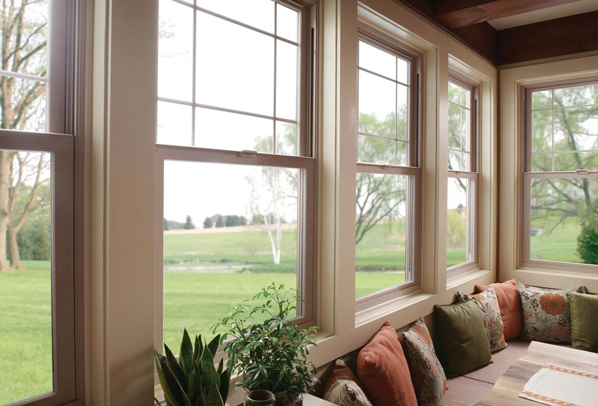 https://valuewindows.ca/wp-content/uploads/2018/09/Hung-Windows-1-2.jpg